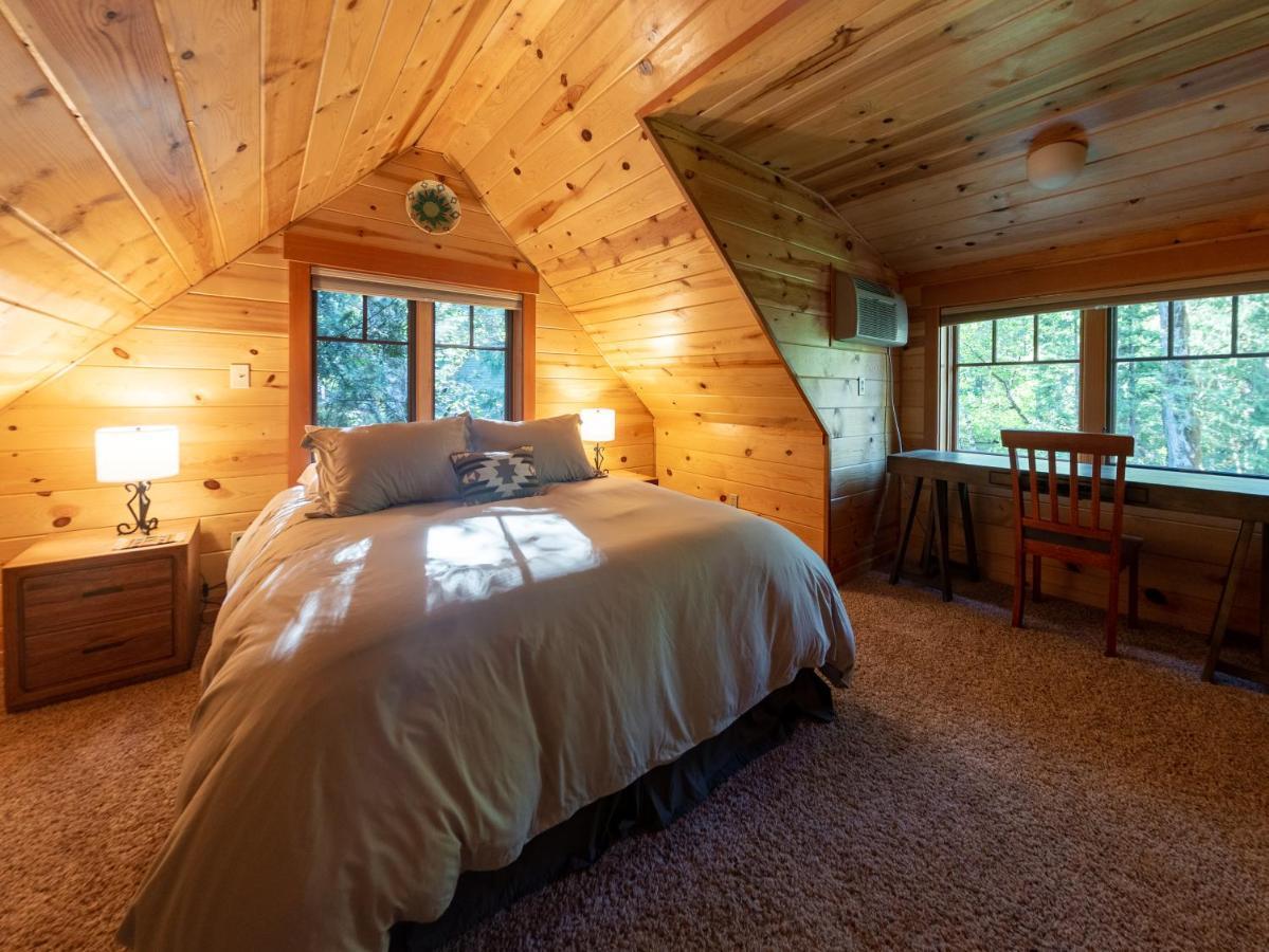 On The River Wooded Bliss Cabin Near Loloma McKenzie Bridge 외부 사진